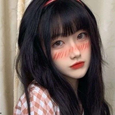 短发可爱女生网红吃瓜,可爱瞬间引网友热议