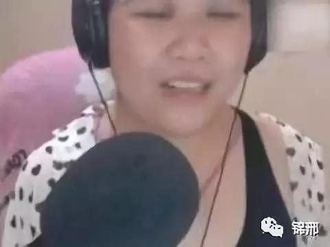 李村网红小哥哥吃瓜视频,带你领略美食与娱乐的完美融合